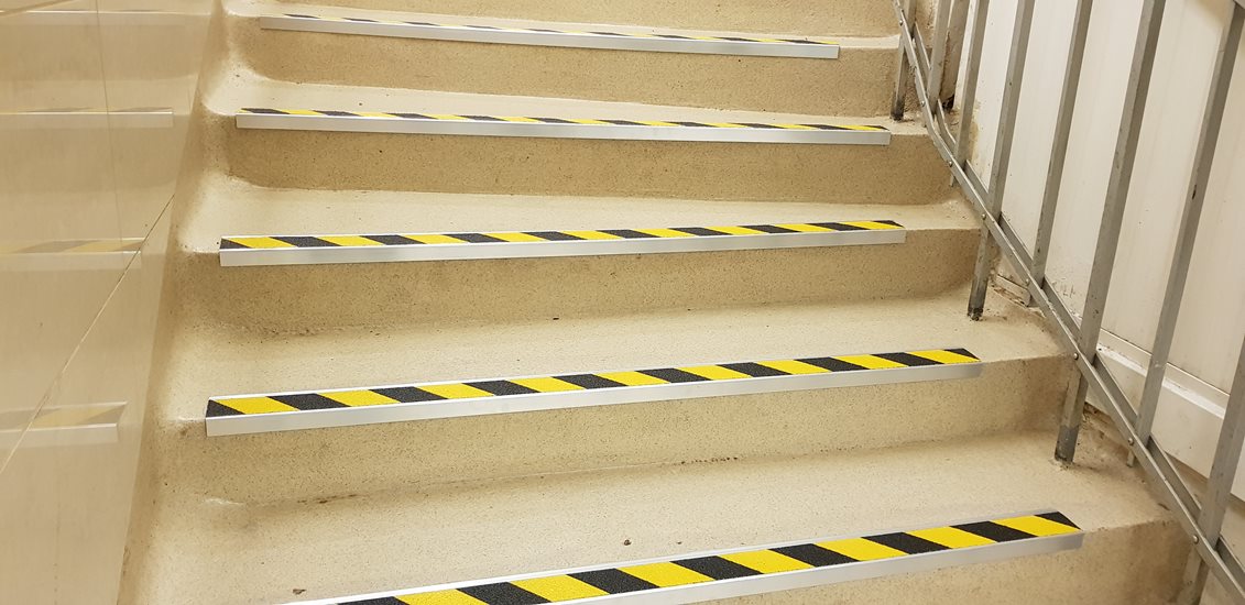 Nakładka aluminiowa 1500x67x30mm