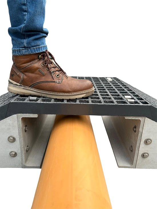 Przejście nad instalacją