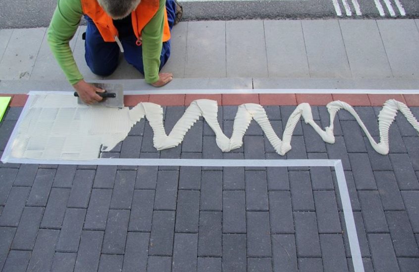 klej do płytek dla niewidomych