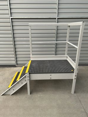 schody dostępowe do biur kontenerowych